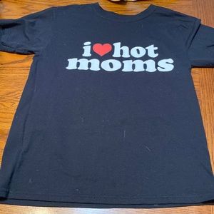 Danny Duncan “I ❤️ hot moms” Merch T shirt